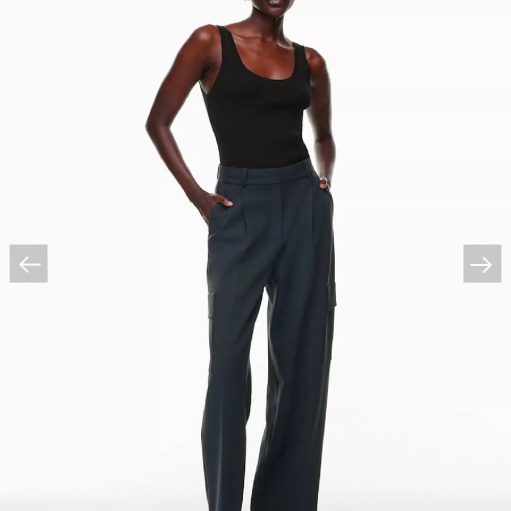 Aritzia Babaton black spot light cargo pants sz 6 corp core office siren